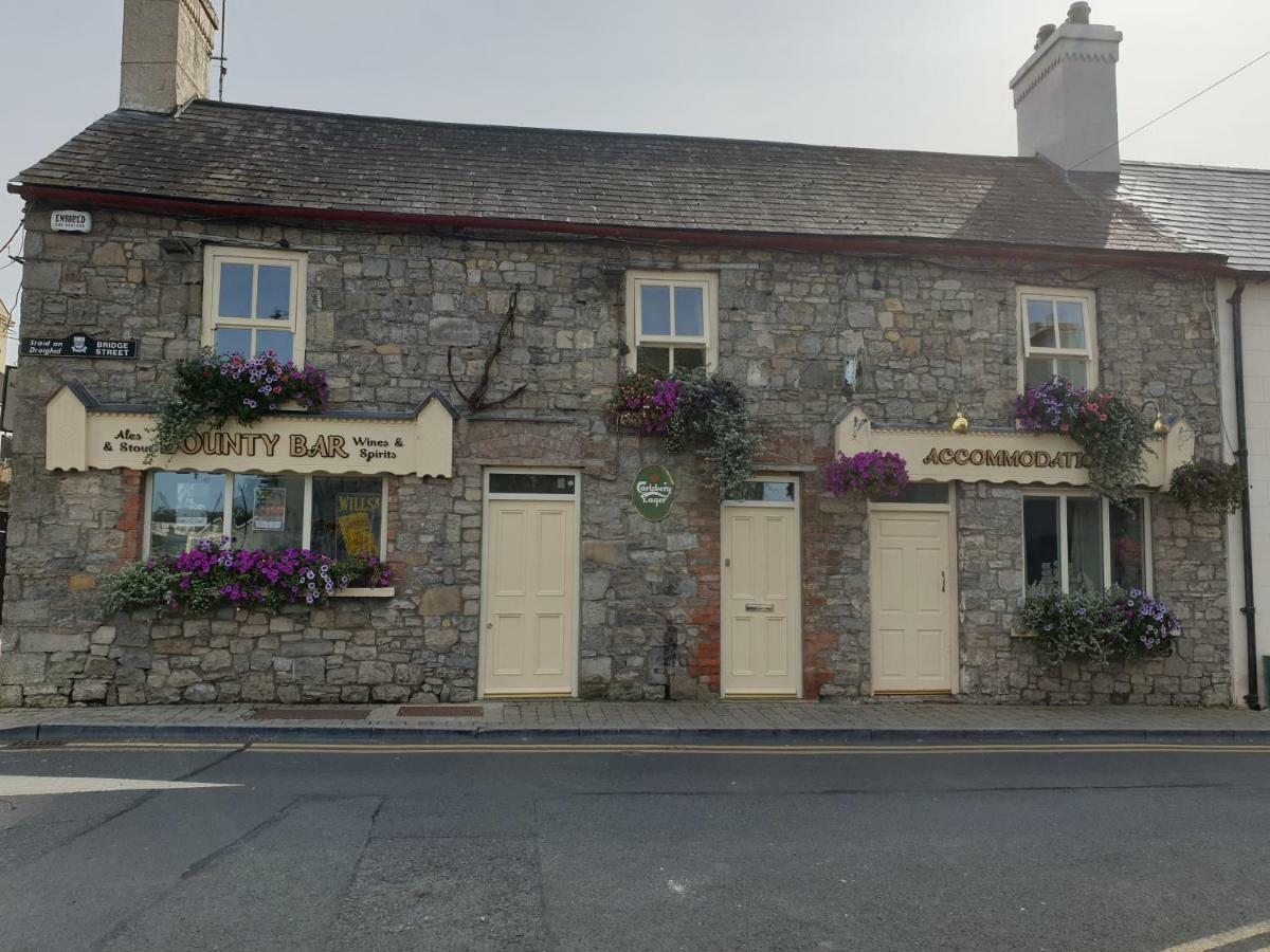 The Bounty Bar Guesthouse Trim Exterior photo